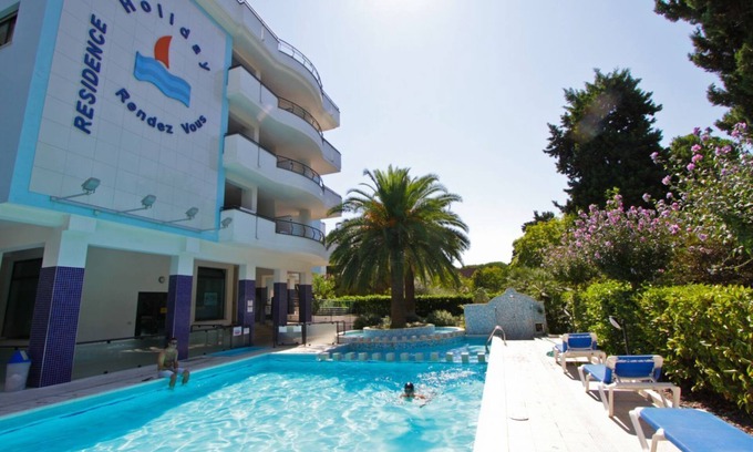 Pineto Apartment | Holiday Rendez Vous 18 - First floor apartment with side sea view
