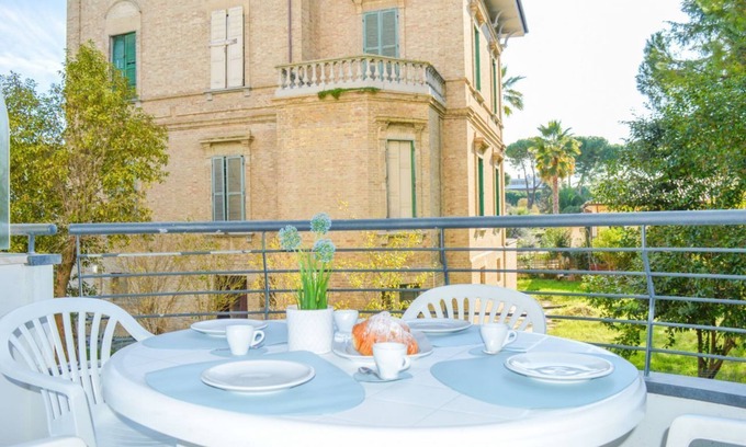 Pineto Apartment | Holiday Rendez Vous 40 - Third floor apartment with side sea view