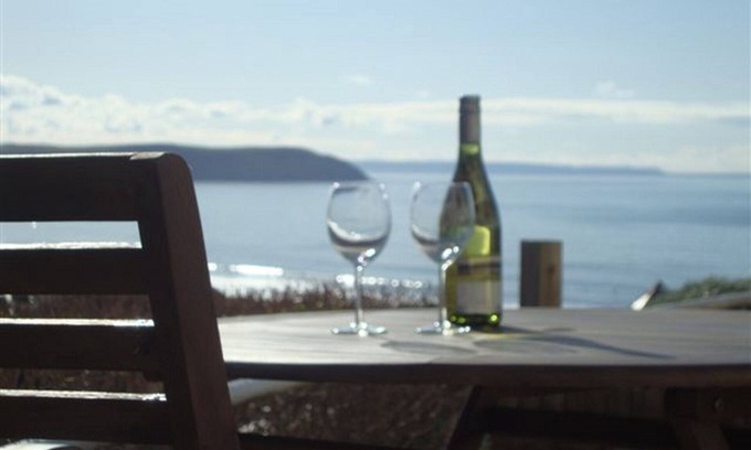Mortehoe House | House above the beach sleeps 4 with private parking