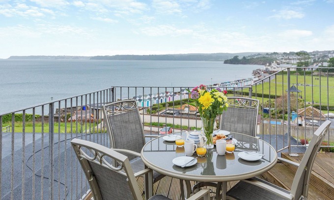 Paignton Apartment | Ideally positioned apartment with large balcony overlooking Goodrington Beach.