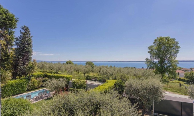 Moniga del Garda House | Insula Felix - Deluxe Double or Twin Room with Lake View