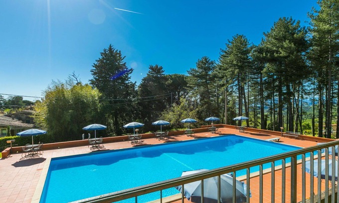 San Vivaldo Villa | Lovely apartment in villa for 4 people with WIFI, pool, TV, terrace, pets allowed and panoramic .