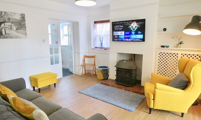 Stroud House | Luxury 3-bed Edwardian Town House in the Cotswolds - VERIFIED KEY WORKERS ONLY