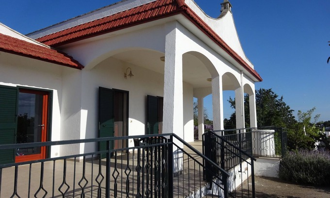 Ostuni Villa | Magnificent villa close to the historic town of Ostuni and beaches