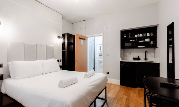 Lancaster Gate Apartment | Newly Refurbished Studio Hyde Park B03