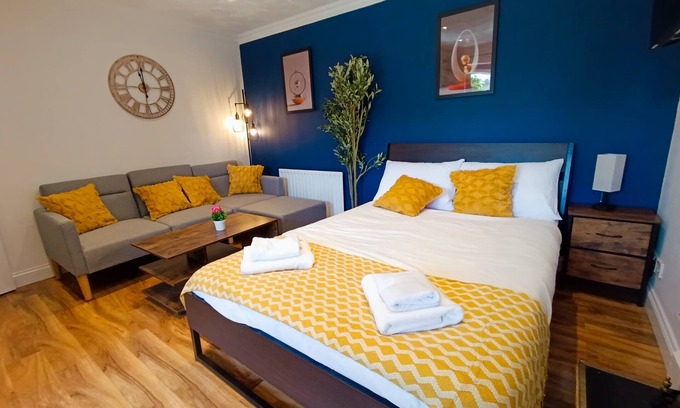 Portsmouth City Centre Apartment | Open Mind Property - 2 Bed Room with Free Parking