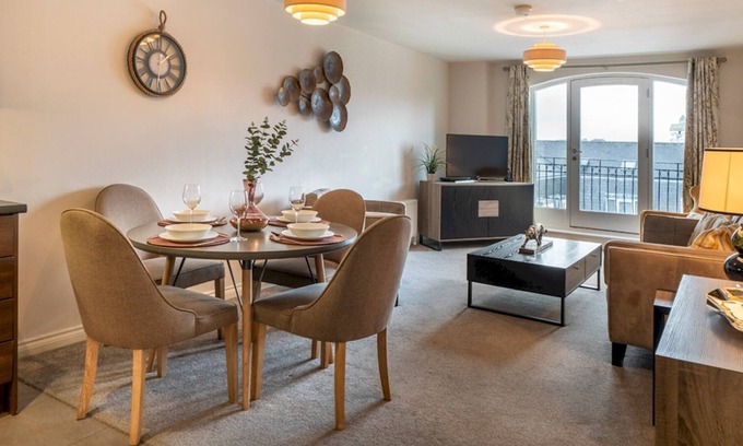 Cathedral Quarter Apartment | Pass the Keys | Stunning 2BR with Balcony Views in Cathedral Quarter