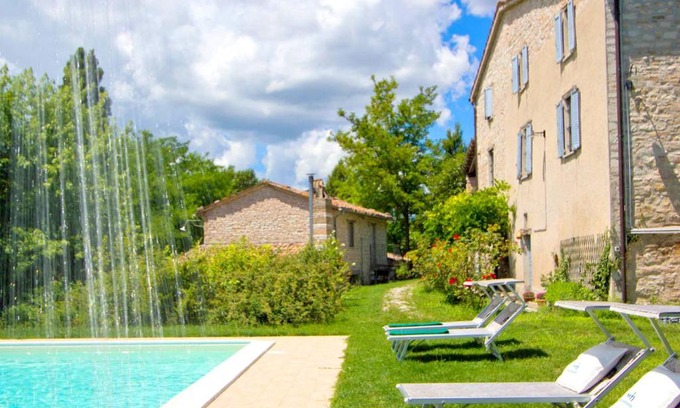 Acqualagna House | Peaceful Holiday Home in Acqualagna with Swimming Pool
