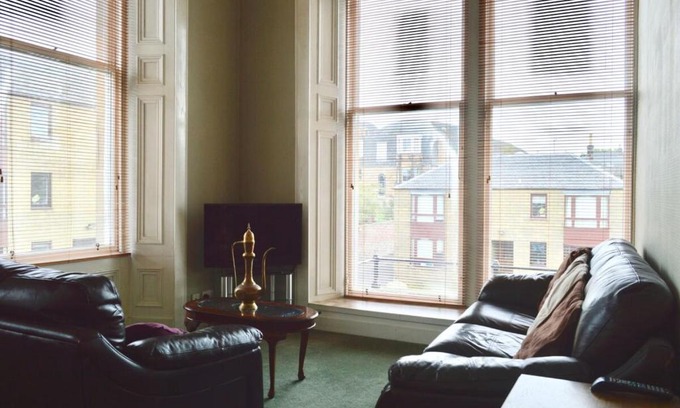 Newington Apartment | Period Flat With Parking and Arthur's Seat Views