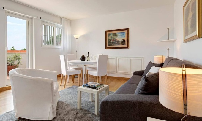 Quartiere XIII Aurelio Apartment | Piccolomini San Peter Terrace Flat