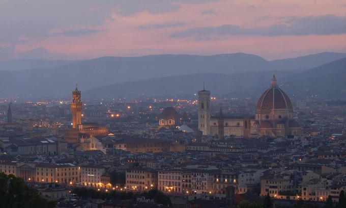 Santa Croce Apartment | Practical holiday apartment in the heart of Florence on the 1st floor of an ancient building.