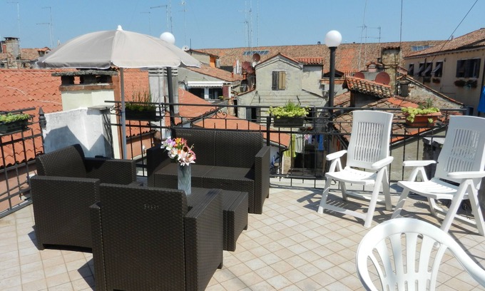 Castello Apartment | RENIER HOUSE - BIENNALE