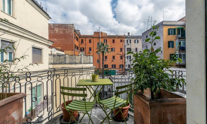 Esquilino Apartment | Santa Maria Maggiore, elegant apartment with a balcony in the center of Rome