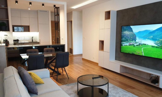 Novi Beograd Apartment | Sava
