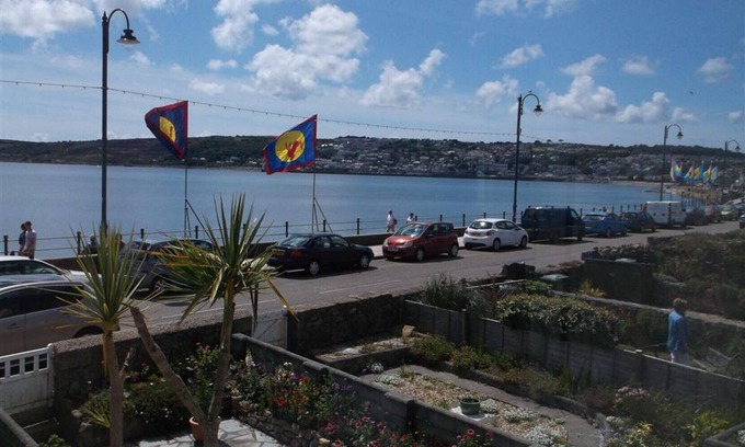 Chysauster Cottage | Seaspray, Penzance, sea views far across the Bay