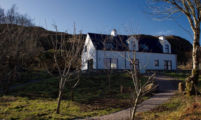 Colbost House | Stunning private villa for 6 guests with WIFI, TV, patio and panoramic view