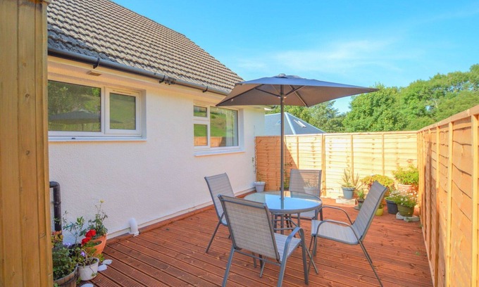 Oban House | Stunning private villa for 8 guests with WIFI, TV, terrace and pets allowed