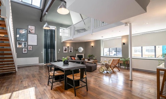 South Hampstead Apartment | Stunning & Spacious 2BR Hampstead Duplex