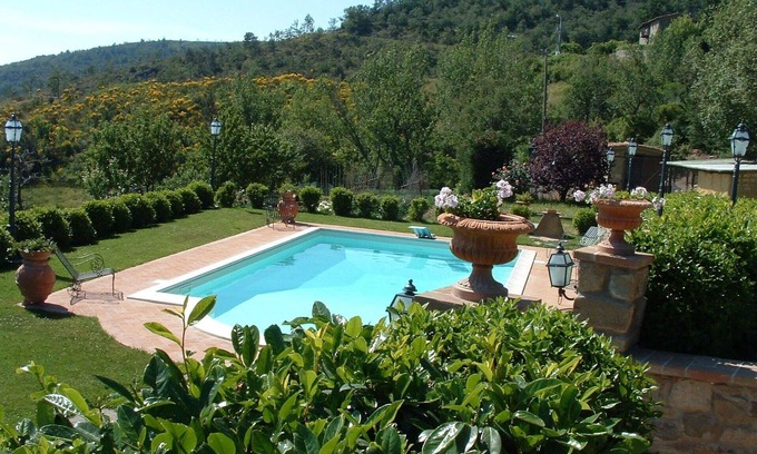 Cortona Villa | Stunning villa for 6 people with pool, WIFI, TV and panoramic view
