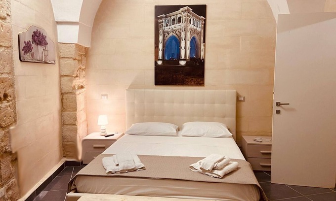 Lecce Historic Center House | Suite Martina-Suite-Superior-Ensuite with Shower-City view