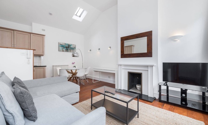 Fitzrovia Apartment | The Fitzroy Quarter - Fitzrovia - by Frankie Says