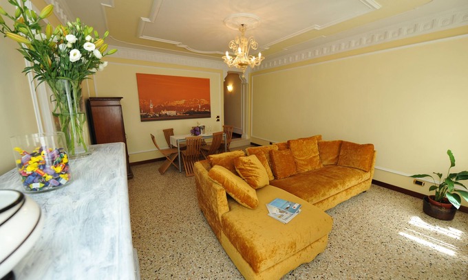 San Marco Apartment | The Luxury of an Elegant Apartment at the Foot of the Rialto Bridge and Grand Canal