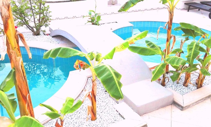 San Cosma Apartment | The small castle of the Moors, swimming pool, access to sea, lift, parking lot