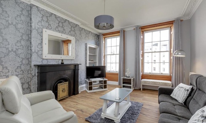 Newington Apartment | The St Patrick Square Residence