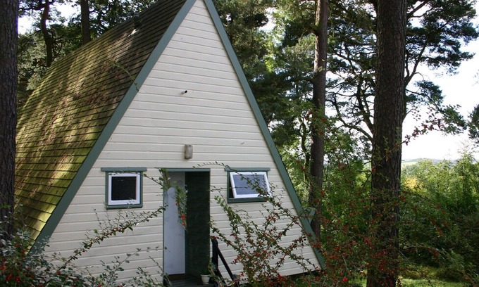 Linlithgow Cabin | TRADITIONAL LODGE 1 - a traditional lodge that sleeps 5 guests in 2 bedrooms