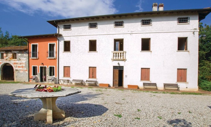 Isola Vicentina Apartment | Vacation apartment on the 1st floor of a country house from the 19th century, located on a hill with
