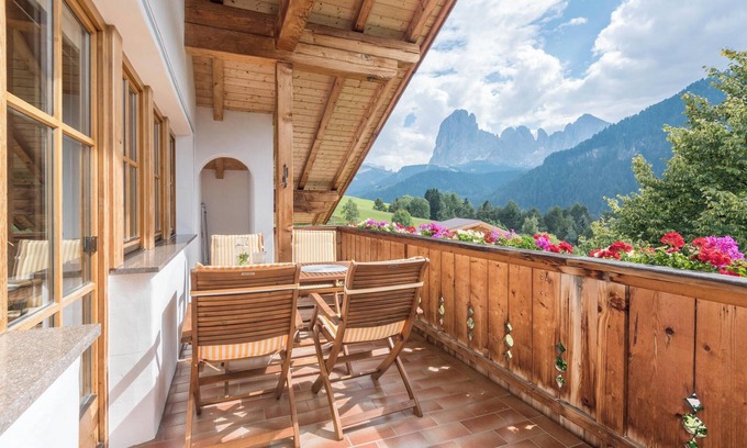 San Giacomo Apartment | Vacation Apartment "Ruveda" with Mountain View, Wi-Fi, Terrace & Garden