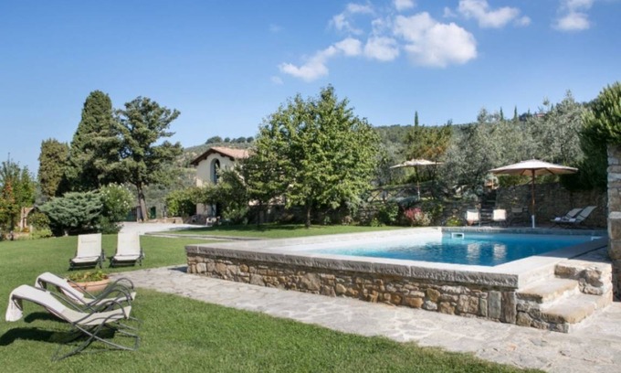 Loro Ciuffenna Villa | Villa ∙ 12 bedrooms ∙ 30 guests