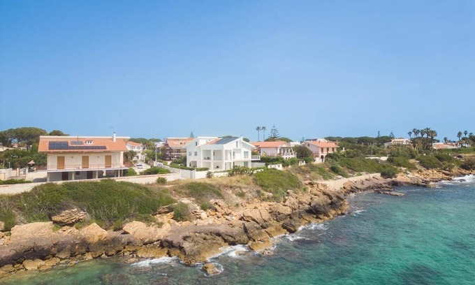 Arenella Villa | Villa Finestrella, Seafront with pool