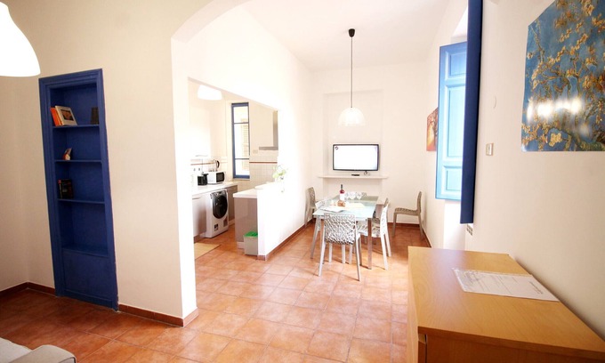 Celio Apartment | Walk to the Colosseum from your Family Apt
