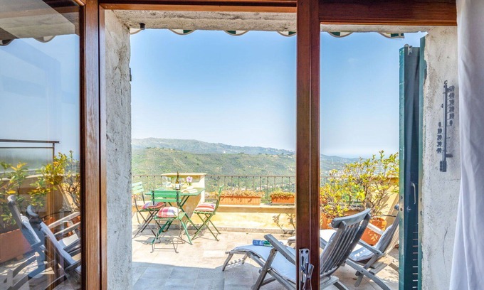 Bellissimi House | Wonderful private villa for 4 guests with WIFI, TV and patio