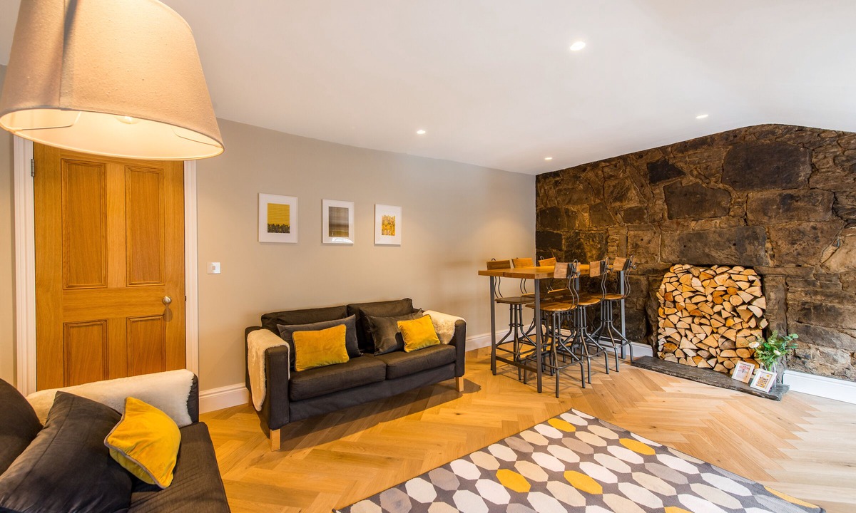 New Town Apartment | City Centre, Newly Refurbished Stylish Apartment
