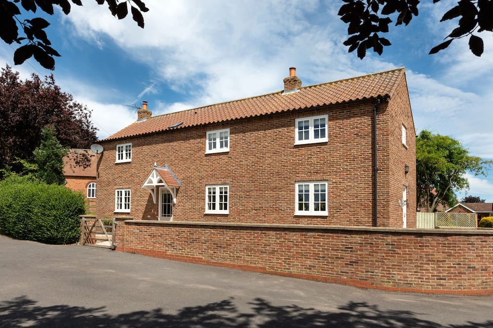 Storwood House | ASHLEY COTTAGE, pet friendly, with open fire in Seaton Ross