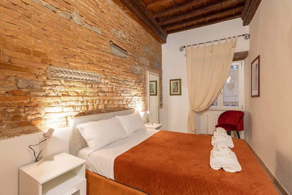 Santa Croce Apartment | SANTACROCE Nest-Hosted by Sweetstay