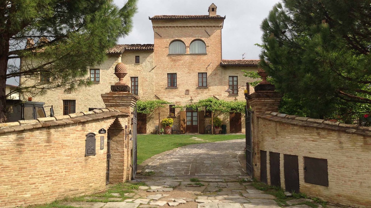 Photo of Buildings in Piosina