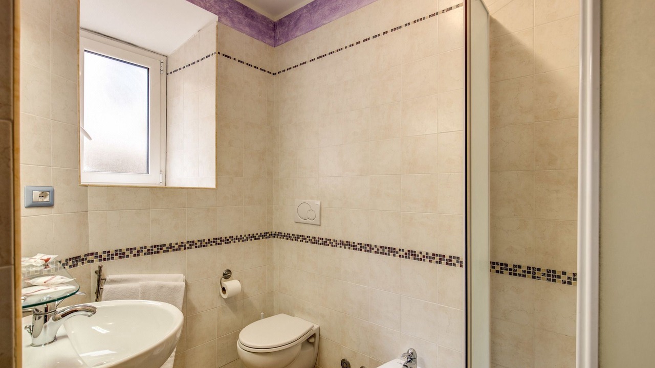 Photo of Bathroom in Esquilino