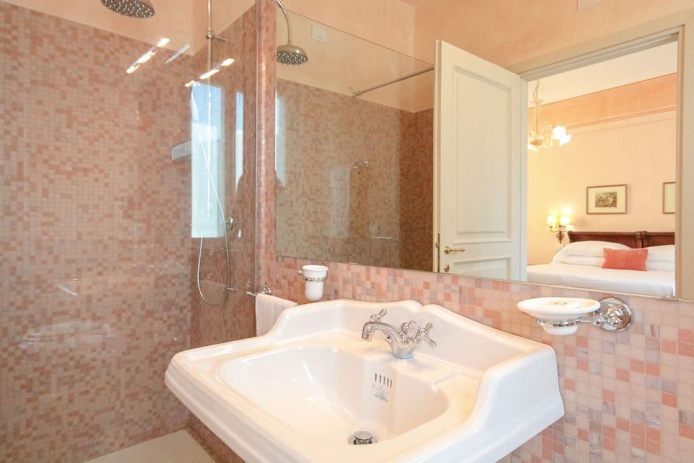 Photo of Bathroom in Crema