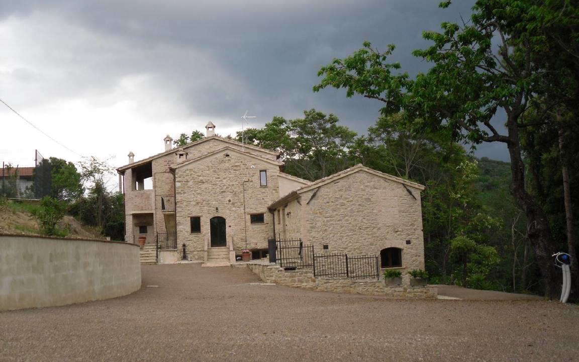 Photo of Buildings in Montelovesco
