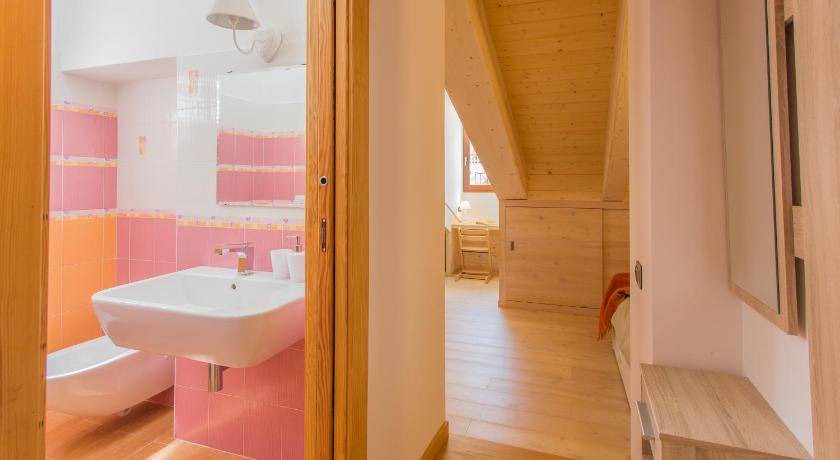 Photo of Bathroom in Tache
