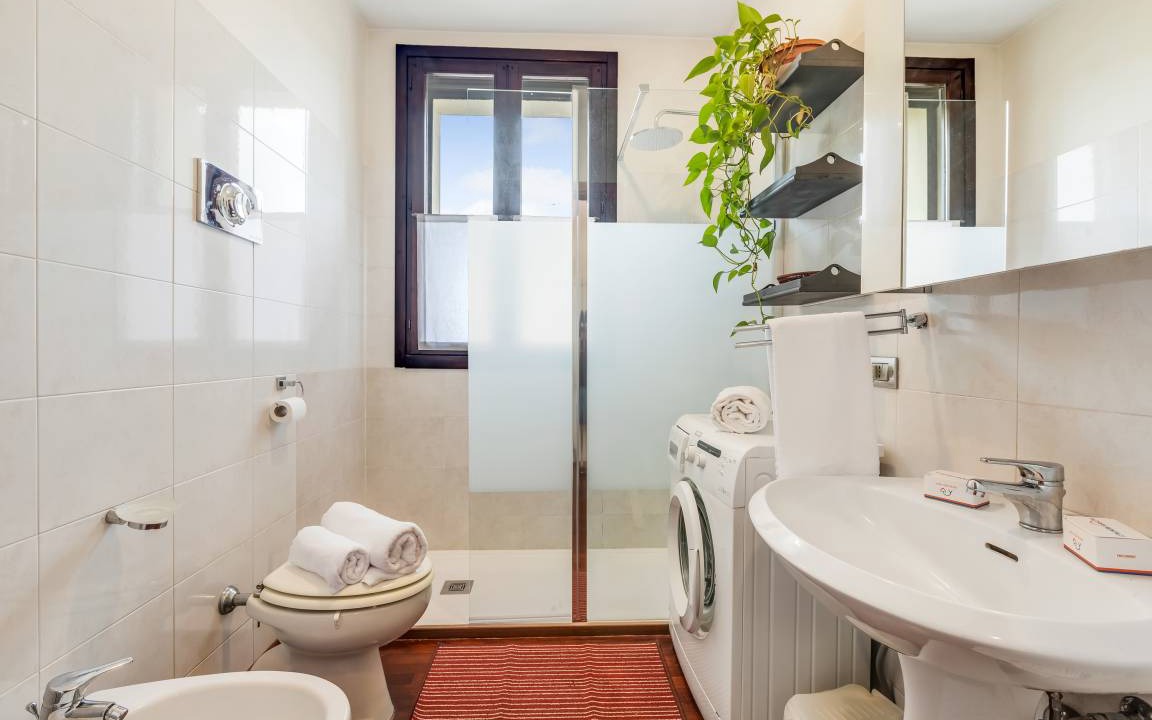 Photo of Bathroom in Angera