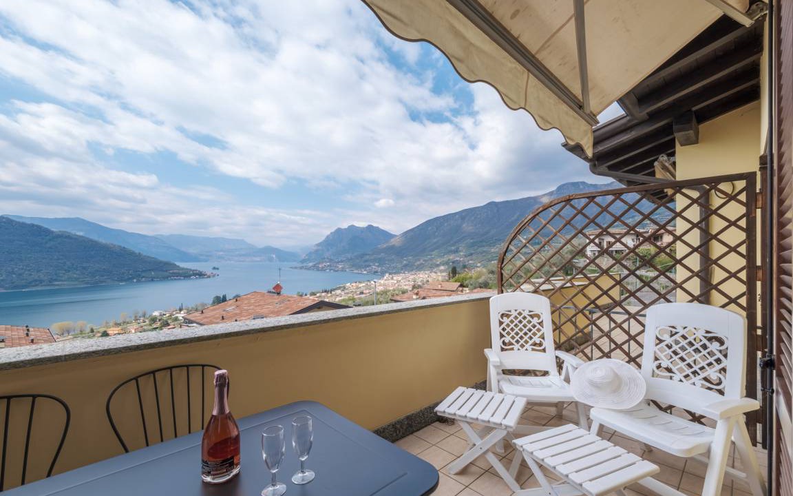 Photo of Patio Balcony in Sale Marasino