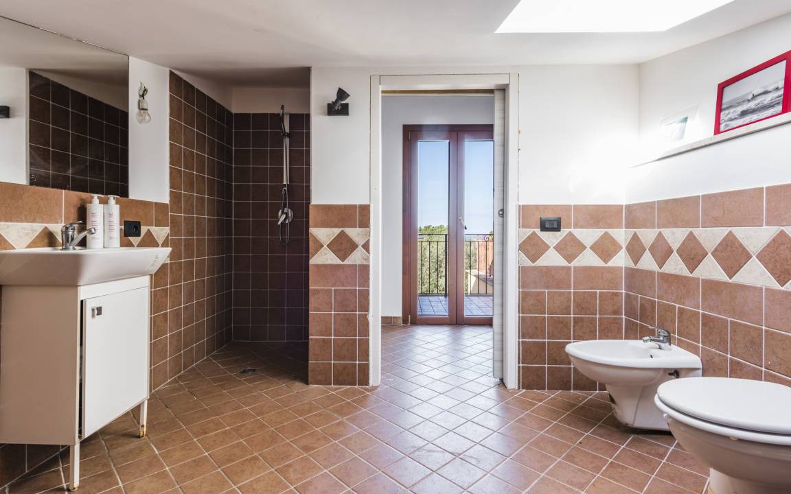 Photo of Bathroom in Tiche