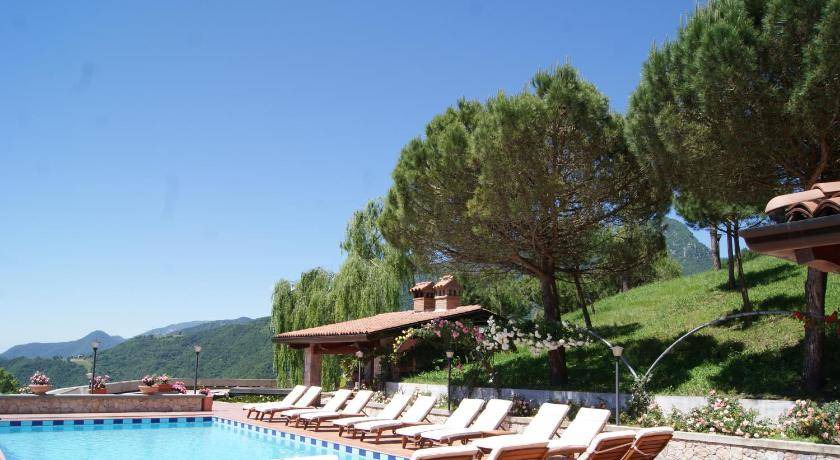 Photo of Others in Bracca