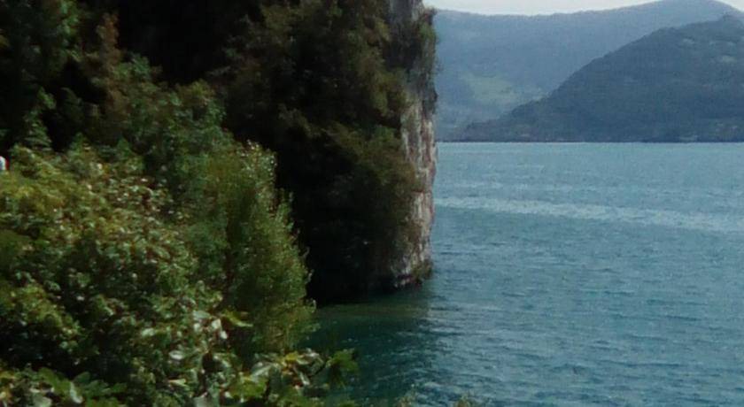 Photo of Others in Marone
