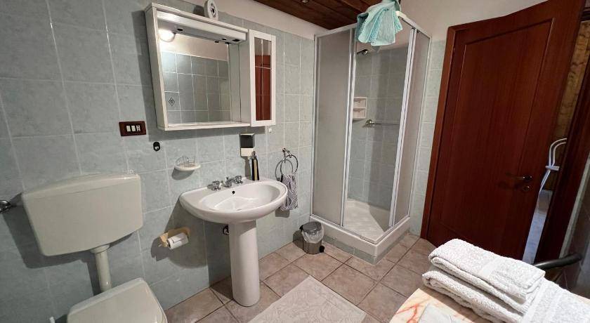 Photo of Bathroom in Pescosansonesco Nuovo