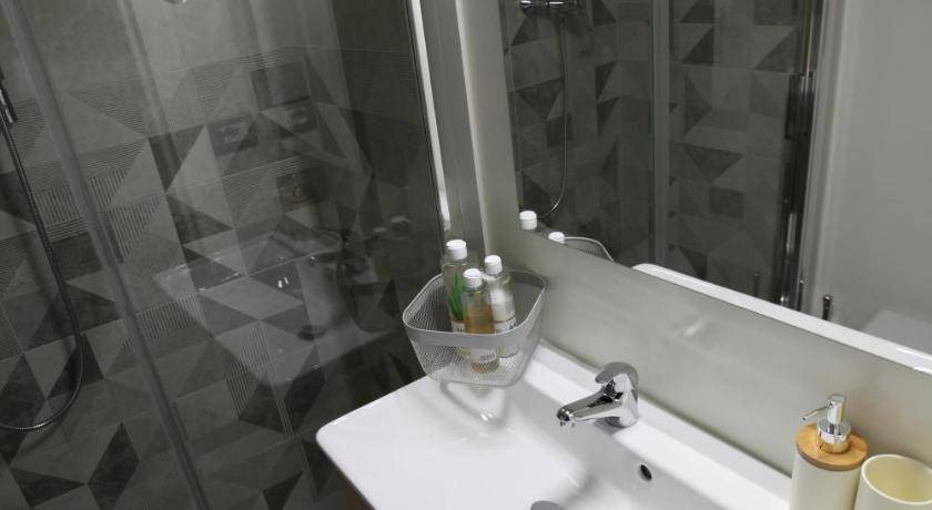 Photo of Bathroom in Roman Quarter